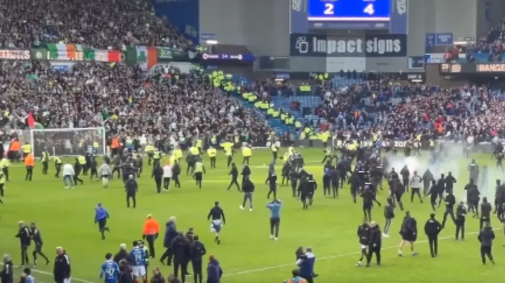 Ένταση στο ντέρμπι Ρέιντζερς – Σέλτικ: Οπαδοί «εισέβαλαν» στο γήπεδο (βίντεο)