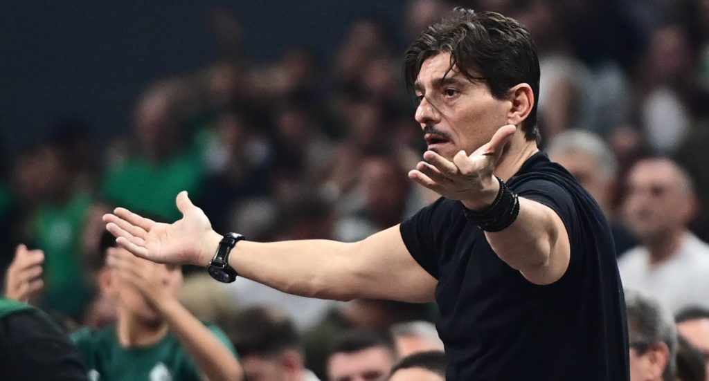 «Έξαλλος» ο Δ.Γιαννακόπουλος μετά την ήττα του Παναθηναϊκού από τον Ηρακλή: «Όταν είσαι θυμωμένος να μη λες τίποτα»