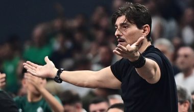 «Έξαλλος» ο Δ.Γιαννακόπουλος μετά την ήττα του Παναθηναϊκού από τον Ηρακλή: «Όταν είσαι θυμωμένος να μη λες τίποτα»