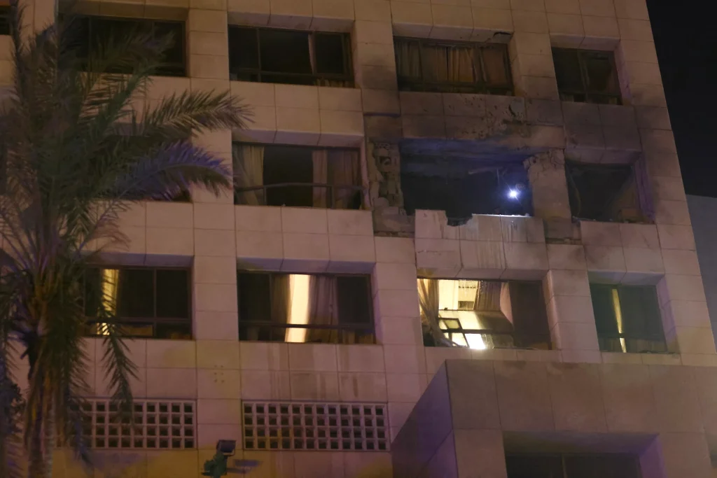 Iσραηλινό πλήγμα ακριβείας σε ξενοδοχείο της Βηρυτού: «Εξοντώσαμε ηγετικά στελέχη των Φρουρών του Ιράν»