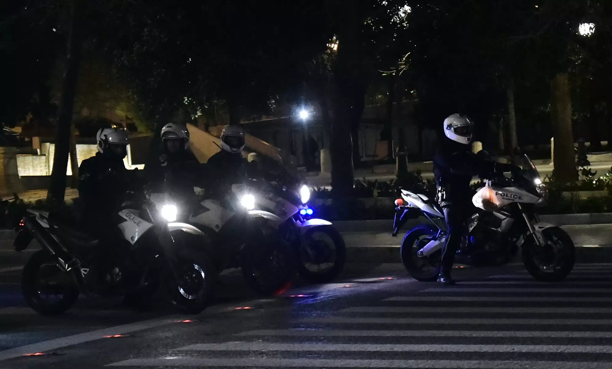 Χάος στη Λαμία: Τσιγγάνοι λήστεψαν και παρέσυραν γυναίκα με το αυτοκίνητό τους