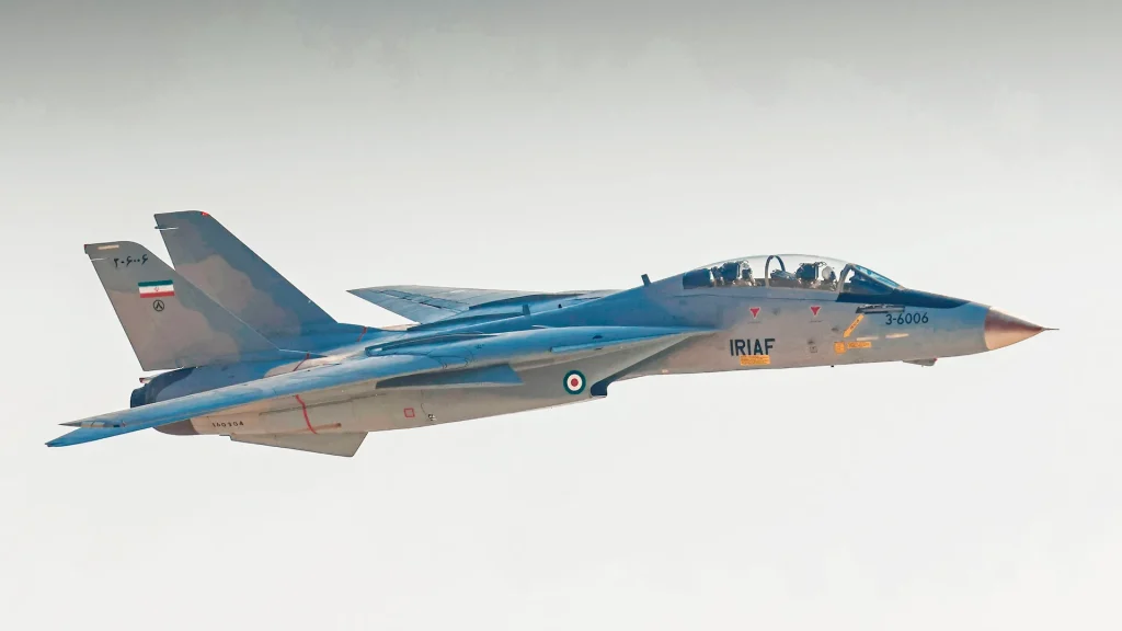 Οι Ισραηλινοί βομβάρδισαν τα ιρανικά F-14 στο αεροδρόμιο του Ισφαχάν