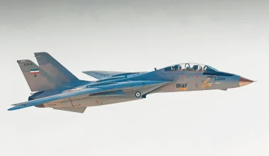 Οι Ισραηλινοί βομβάρδισαν τα ιρανικά F-14 στο αεροδρόμιο του Ισφαχάν