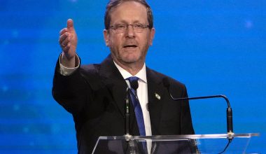 Πρόεδρος Ισραήλ: «Το Ιράν κινούνταν γρήγορα προς τη δημιουργία αποθέματος περίπου 20.000 βαλλιστικών πυραύλων»