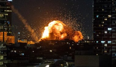 Σκηνές αποκάλυψης στο μαρτυρικό Τελ Αβίβ: «Η κόλαση επί Γης» από τους ιρανικούς βομβαρδισμούς