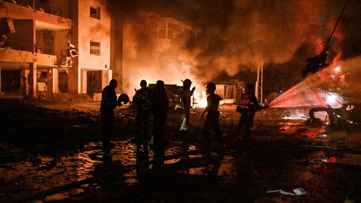 Βίντεο-σοκ: Βομβαρδίστηκε ανηλεώς και καίγεται το μεγαλύτερο ισραηλινό λιμάνι της Χάιφα