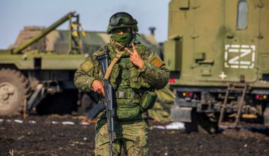 Μοιραίο λάθος για έναν Ρώσο στρατιώτη: Νόμιζε ότι το FPV ήταν δυσλειτουργικό και τελικά τον σκότωσε (βίντεο)