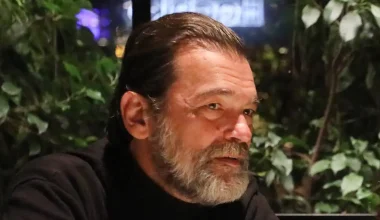 Κωνσταντίνος Καζάκος για τον πατέρα του: «Έφαγε πόλεμο επειδή αποφάσισε να παντρευτεί ξανά» (βίντεο)