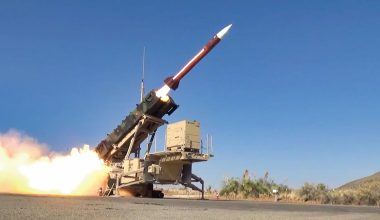 Η Ρωσία προχωρά σε μαζικές εκτοξεύσεις βαλλιστικών πυραύλων για να εξαντλήσει τα αποθέματα των ουκρανικών Patriot