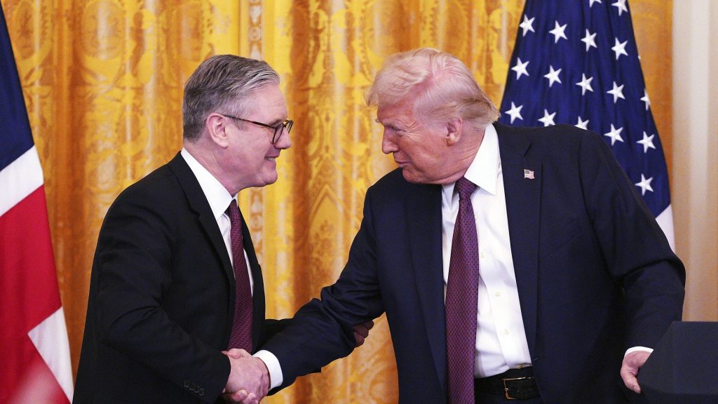 Τηλεφωνική επικοινωνία Ν.Τραμπ με τον Κ.Στάρμερ για την χρήση των βάσεων της RAF