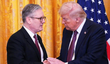 Ν.Τραμπ κατά Κ.Στάρμερ για τα βρετανικά αεροπλανοφόρα: «Δεν τα χρειαζόμαστε πια για τον πόλεμο κατά του Ιράν»