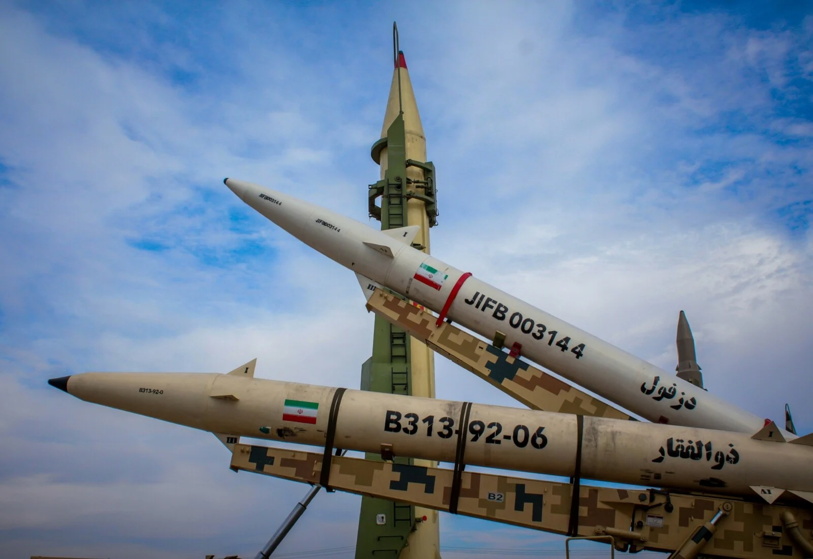 Ιρανικός βαλλιστικός πύραυλος κτύπησε πάρκινγκ στο Τελ Αβίβ: Τουλάχιστον πέντε τραυματίες