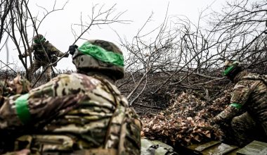 Οι Ρώσοι κατέστρεψαν εν κινήσει έμφορτο όχημα με Ουκρανούς στρατιώτες στο Κραματόρσκ – Δείτε βίντεο