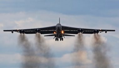 Σε βάση της RAF στη Βρετανία προσγειώθηκαν τρία αμερικανικά βομβαρδιστικά Β-52