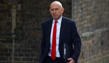 ΥΠΑΜ Βρετανίας Τζον Χίλι: «Από το Λίβανο ή το Ιράν εκτοξεύτηκε το drone που χτύπησε στο Ακρωτήρι»