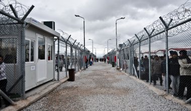 Φωτιά στο κέντρο κράτησης παράνομων μεταναστών Αμυγδαλέζας: «Θα πεθάνουμε όλοι» φώναζε αλλοδαπός (βίντεο