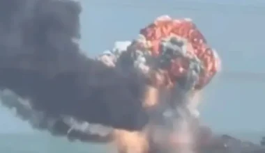 Βίντεο: Η στιγμή που οι αμερικανικές δυνάμεις κτυπούν ιρανικό πλοίο κοντά στο λιμάνι Μπαντάρ Λένγκεχ στο νότιο Ιράν