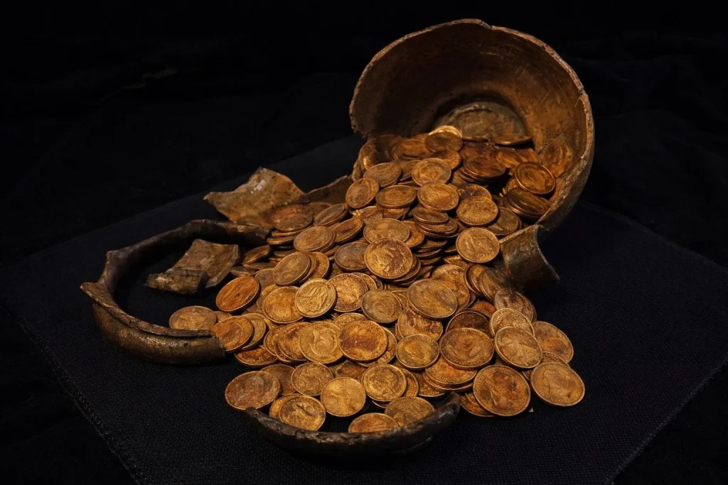 Ρωσία: Ανακαλύφθηκαν εκατοντάδες χρυσά νομίσματα κάτω από σπίτι στην Τορζόκ: Σχετίζονται με τη Ρωσική Επανάσταση