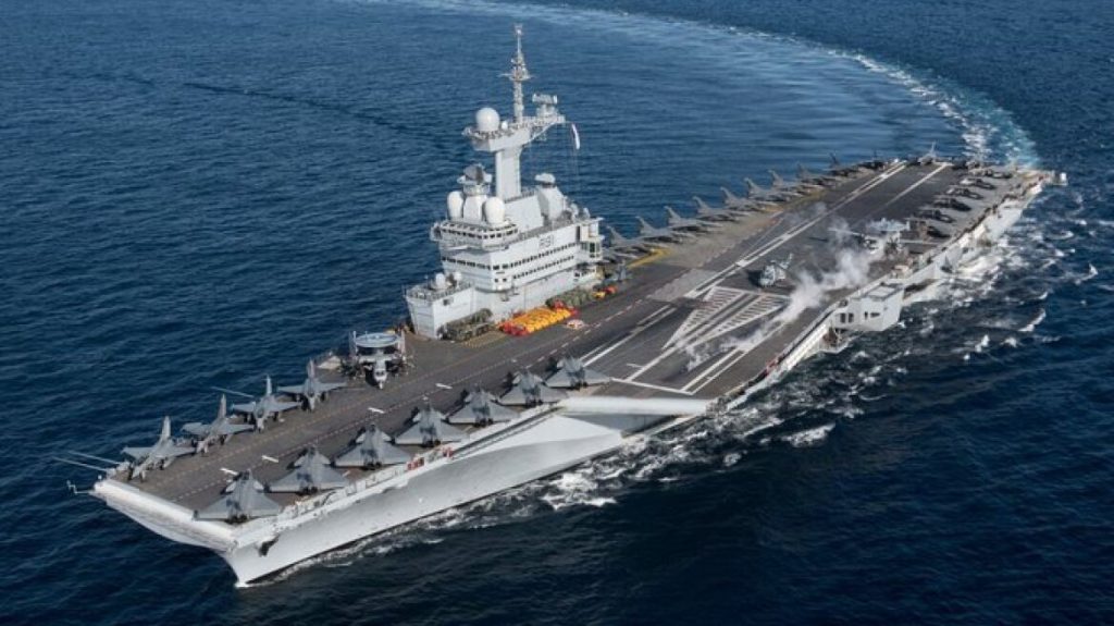 Βίντεο: H στιγμή που ο Ε.Μακρόν επιβιβάζεται στο αεροπλανοφόρο Σαρλ ντε Γκωλ στην Ανατολική Μεσόγειο