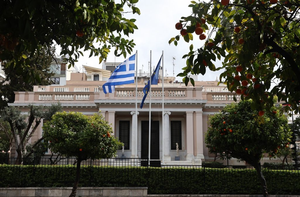 Έκτακτη σύσκεψη στο Μέγαρο Μαξίμου σήμερα για τις εξελίξεις στη Μέση Ανατολή και τις τιμές στην ενέργεια
