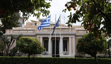 Έκτακτη σύσκεψη στο Μέγαρο Μαξίμου σήμερα για τις εξελίξεις στη Μέση Ανατολή και τις τιμές στην ενέργεια