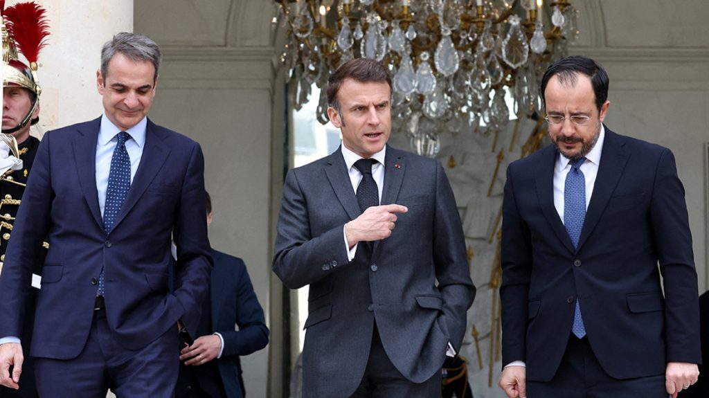 Ε.Μακρόν: Η ανάρτηση του Γάλλου προέδρου στα ελληνικά μετά την συνάντησή του με τους Κ.Μητσοτάκη & Ν.Χριστοδουλίδη
