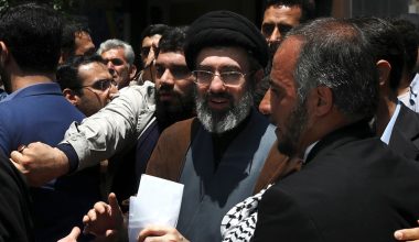 Τραυματίστηκε από ισραηλινά πυρά ο Μοτζτάμπα Χαμενεΐ – Άγνωστη η κατάσταση υγείας του νέου ηγέτη του Ιράν