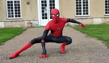 19χρονος Βρετανός παραιτήθηκε από την δουλειά του και έγινε… Spider Man: «Mε ικανοποιεί περισσότερο» (βίντεο)