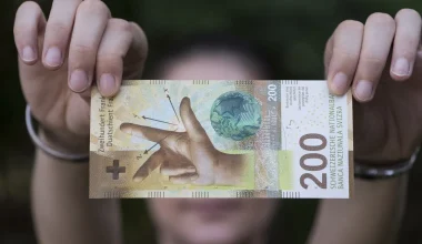 «Στοπ» των Ελβετών στο ψηφιακό χρήμα: Το 73% των πολιτών τάχθηκε υπέρ των χαρτονομισμάτων