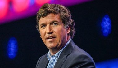 Tucker Carlson: «Δεν αξίζει μία χώρα που σκοτώνει τις κόρες Ιρανών στρατιωτικών»