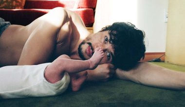 Τσαρλς Μέλτον: Πανευτυχής ο γνωστός ηθοποιός μετά τη γέννηση του πρώτου παιδιού του – Δείτε φωτογραφίες