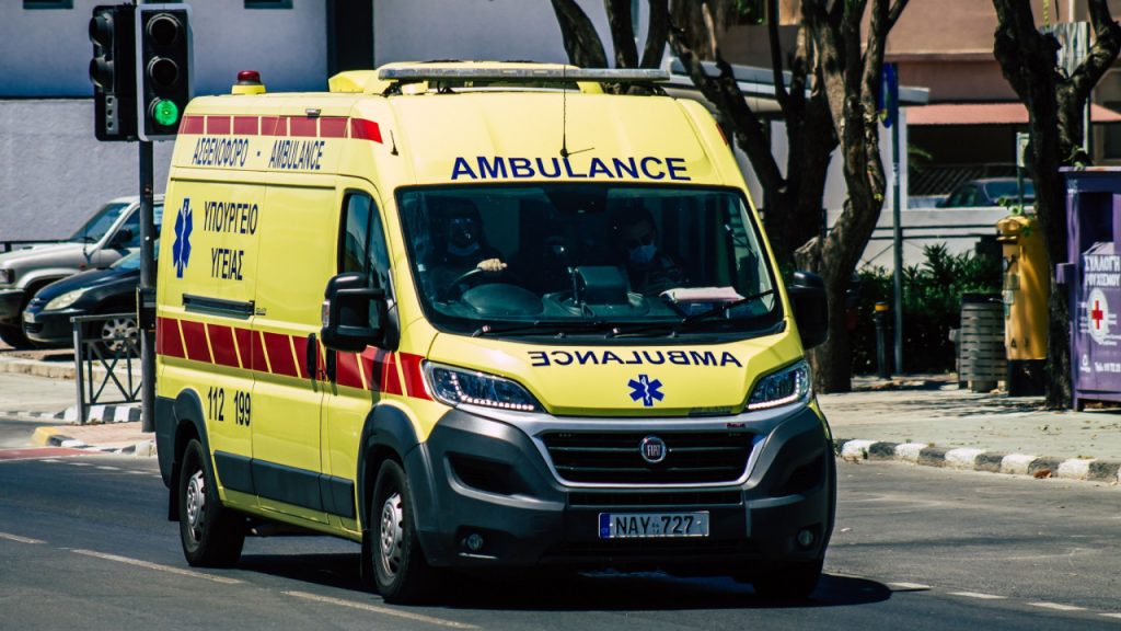 Σοβαρό τροχαίο ατύχημα στην Λευκωσία με 13 τραυματίες μαθητές: Σχολικό λεωφορείο συγκρούστηκε με ΙΧ