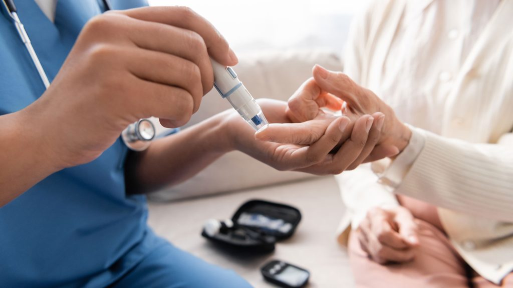 Οι έξι καθημερινές συνήθειες που μπορεί να συμβάλλουν στην αύξηση του σακχάρου το πρωί