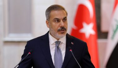 Χ.Φιντάν σε Α.Αραγτσί: «Απαράδεκτη η παραβίαση του τουρκικού εναέριου χώρου»