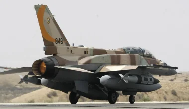 Ερωτήματα προκαλεί το κόκκινο σημάδι σε βόμβες JDAM 900 κιλών ισραηλινού F-16: Τι μπορεί να είναι (φωτο)