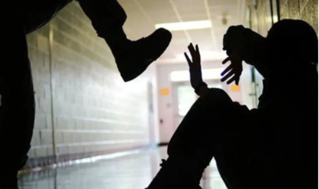 Άγριο ξυλοδαρμός 15χρονου στην Πάτρα από άλλον ανήλικο επειδή έσπασε το κινητό της αδερφής του