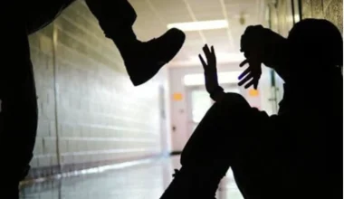 Άγριο ξυλοδαρμός 15χρονου στην Πάτρα από άλλον ανήλικο επειδή έσπασε το κινητό της αδερφής του