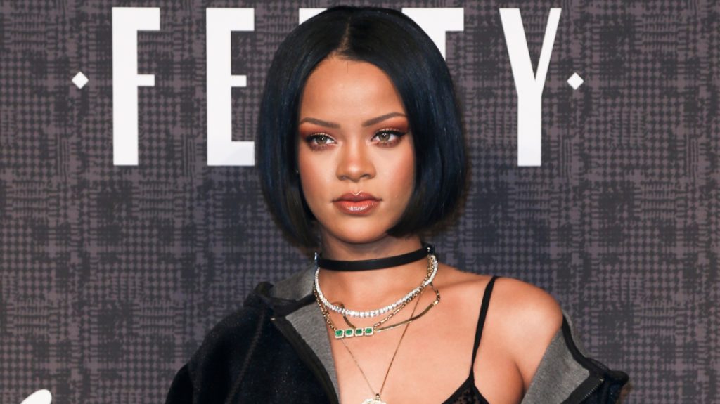 Η Ριάνα εγκαταλείπει επ’αόριστον την κατοικία της στο Μπέβερλι Χιλς μετά το επεισόδιο με τους πυροβολισμούς