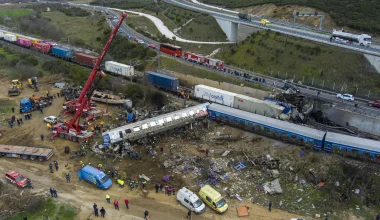 Για τις 19 Μαρτίου διακόπηκε η δίκη για τα βίντεο του εγκλήματος των Τεμπών: Λιποθύμησε η πρόεδρος της έδρας