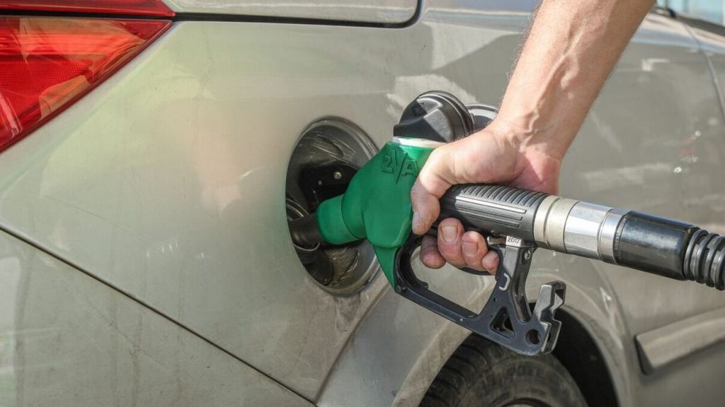 Ουρές στα πρατήρια καυσίμων: Φόβοι ότι η βενζίνη θα φτάσει έως και 2 ευρώ το λίτρο