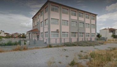 Εκκενώθηκαν δύο σχολεία στη Λάρισα έπειτα από τηλεφώνημα για βόμβα