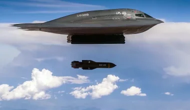 Την τεράστιας ισχύος GBU-57A/B MOP έριξαν οι Αμερικανοί στην ιερή πόλη του Ιράν (βίντεο)