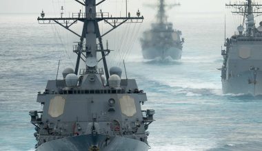 Το αμερικανικό ναυτικό πετάει «λευκή πετσέτα» για τα Στενά: «Όταν γίνει στρατιωτικά εφικτό θα συνοδεύουμε εμπορικά»