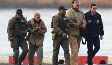 Σε έξαλλη κατάσταση ο Ν.Μαδούρο: Κρατείται στην απομόνωση – «Είμαι ο πρόεδρος της Βενεζουέλας!» φωνάζει