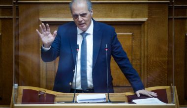 Ο Κυριάκος Βελόπουλος ψήφισε το νομοσχέδιο για την Chevron – Πρόβα συγκυβέρνησης με την ΝΔ;