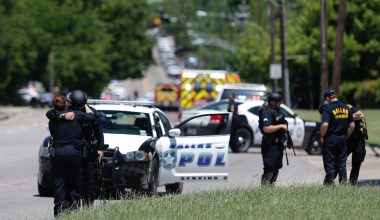 Μίσιγκαν: Ένοπλος «εισέβαλε» με το όχημά του σε εβραϊκή συναγωγή και άνοιξε πυρ (βίντεο)