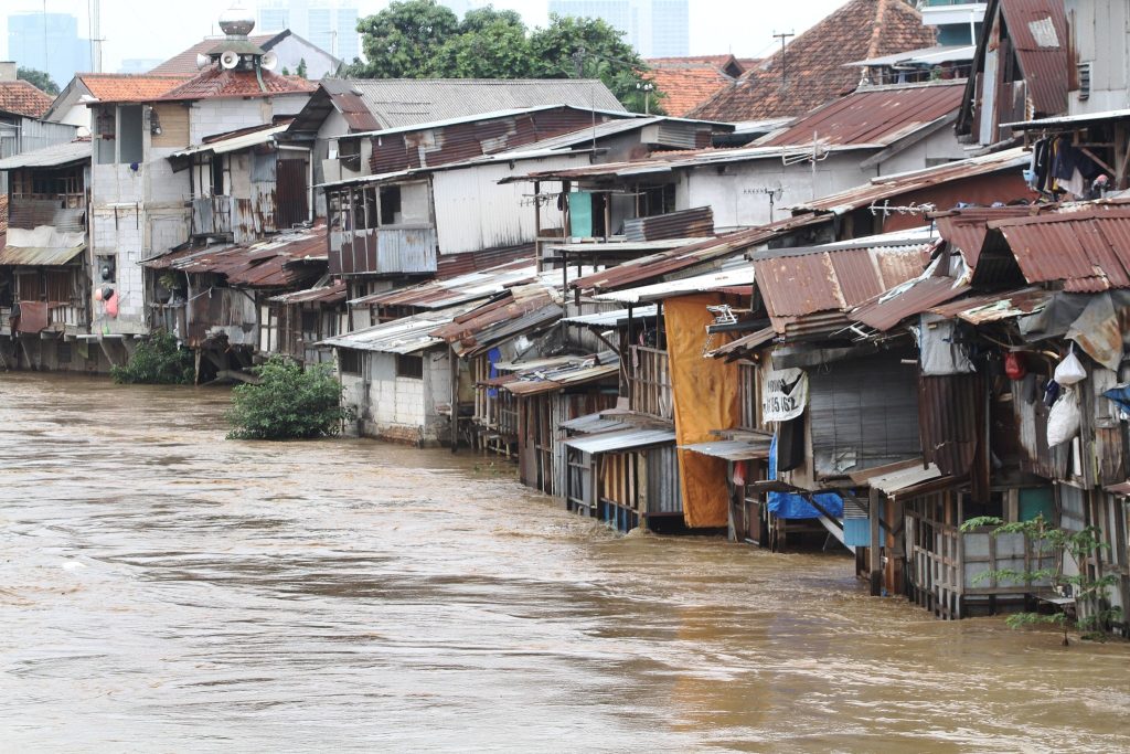 Η πρωτεύουσα της Ινδονησίας «βυθίζεται» ολοένα και περισσότερο – Θα μεταμορφωθεί εντελώς έως το 2050