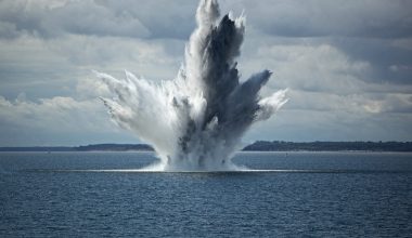 Το Ιράν λέει ότι δεν έχει ποντίσει νάρκες στα Στενά του Ορμούζ