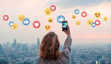 Η βιομηχανία της διασημότητας: Πώς δημιουργείται ένας σύγχρονος celebrity στην εποχή των social media