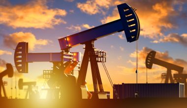 Στα ύψη το πετρέλαιο παρά την ιστορική απελευθέρωση αποθεμάτων: Ξεπέρασε πάλι τα 100 δολάρια